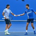 Nakon šokantne eliminacije, Đoković ponovo izlazi na teren - ovog puta igra dubl! Kladionice ne veruju njemu i Verdasku…