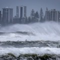 (Foto) Australiji preti ciklon, milioni ljudi u opasnosti: Alfred donosi duži period obilnih kiša: Hiljade bez struje, škole…