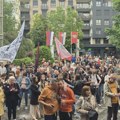 ODRŽAN PROTEST “VALJEVCI BEZ STRAHA”: “MOGU DA NAM LOME RUKE I NOGE, ALI DUH NAM SLOMITI NEĆE!