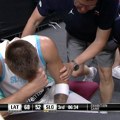 Dončić se povredio nakon što je saigrač pao preko njega (VIDEO)