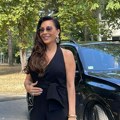 Cecin dekolte nikad dublji, a ovo se vidi! Stigla u besnoj mašini na zg, ovu stvar je promenila na sebi