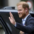 Princ Hari stigao u rezidenciju britanske kraljevske porodice: Prvi susret sa kraljem Čarslom posle više od godinu dana