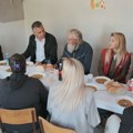 GRADONAČELNIK VASIĆ RUČAO SA KORISNICIMA NARODNE KUHINJE