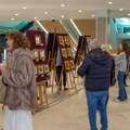 "Nit se nastavlja": Dodeljene nagrade najboljim autorima na izložbi "100 žena – 100 minijatura"