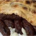 (Video) Prevarili ste se! Ovo nisu ćevapi u lepinji sa lukom. Pogledajte šta je Hana napravila.
