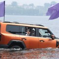 Cheryjev SUV ima posebno prilagođen pogon za plovidbu