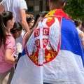 Zavijorila se srpska trobojka i zaigrao Moravac! Evo kako su maturanti proslavili poslednji dan školovanja