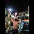 Čudo u Venecueli! Novorođena beba i njena majka izvučene ispod ruševina, svi prisutni plakali od sreće!