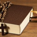 Neprimeren sadržaj, vulgarnost i nasilje: Iz biblioteka srednjih i osnovnih škola u američkoj državi Juta uklonjena Biblija