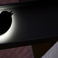 Твитер без птичице: Маск лансирао "КС" као нови лого, измена стартовала данас