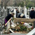Najtužnija slika na prvoj godišnjici milana Radulovića: Otac Futa mazi sliku sina Laće na porodičnoj grobnici, oni ga…