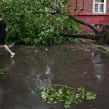 Jako nevreme pogodilo Sankt Peterburg: Poginule dve osobe, vetar oborio više stabala