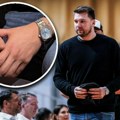 Dončić je neviđeni car - u desnoj ruci polupan telefon, a na levoj blješti sat od 80.000 evra! Razbio ga kada je saznao da…