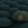 Kako nas je JNA naučila da mrzimo kišobrane