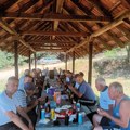 Lopardinčani na originalan način organizovali druženje za penzionere