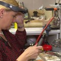 Новосађанка ручно израђује накит: "Продаја се променила, прошло је време кад купци дођу на једну слику"