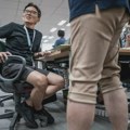 "Рат" у Јапану због шортсева у канцеларијама: Жене се жале да их узнемиравају длакаве ноге колега