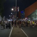 U Beogradu i Novom Sadu šetnje studenata u blokadi i tzv. zborova povodom 22 meseca od pada nadstrešnice (video)