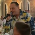 Knez slavi rođenje unuke! Deda diže atmosferu, ponosni tata grli Sanju Vučić: Evo da li je Ksenija tu