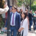 Veliki broj građana ispred opštine Zvečan: Miran protest zbog hapšenja dvojice Srba - među njima i porodice Radoša i…