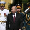 Putin na paradi u Peterburgu: Ruska flota ─ neuništivi čuvar granica otadžbine