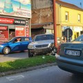 Mercedesom se zakucao U banderu: Saobraćajka u samom centru Čačka, izgubio kontrolu nad automobilom, usledio karambol…