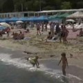 Kupanje usred rata! Ukrajinske vlasti otvorile crnomorske plaže u Odesi, od pomorskih mina ljude treba da zaštiti mreža…