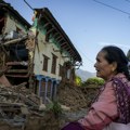 Kritično u nepalu: Hiljade ljudi spavalo na otvorenom po velikoj hladnoći nakon zemljotresa: Pokrivali se ceradama i…