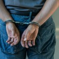 Uhapšen muškarac u Vučitrnu: Pretukao bivšu suprugu, pretio joj pištoljem, pa je silovao