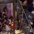 Horor u noćnom klubu Obrušio se balkon, u smrt povukao dvoje ljudi, povređeno 15 osoba (uznemirujući video)