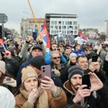 Protest u Kragujevcu ulazi u šesti sat, a kolone ljudi i dalje stižu u grad