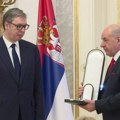 Predsednik Mađarske Vučiću uručio orden za „neizbrisive zasluge u interesu istorijskog pomirenja“