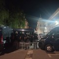 Dok Kraljevčani večeras dočekuju humanitarca, policija čuva prostorije SNS-a