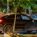 (Paparaco) Ana Nikolić u luks džipu ispred privatne klinike u Beogradu: Pevačica sama za volanom, evo šta je uslikao naš…