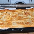 Teško da ćete joj odoleti: Pita sa sirom i šampinjonima