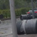 (Video) Vetar lomio grane i drveće, leteli krovovi: Stravične scene oluje u Makedoniji: Voda probila u Međunarodni aerodrom u…