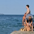 Nestvarne scene: Ukrajinski turisti se sunčaju dok Putinove bombe padaju u blizini letovališta