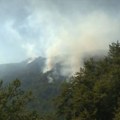 Požar na Suvoj planini i dalje gori duž čitavog planinskog venca