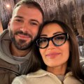 Kad se pevač razvodio od žene nije se pojavio na sudu, a sad sa novom trudnom devojkom napustio Srbiju: "Naš grad" (foto)