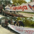 Performans radnika “Kolubare” za studente pešake: Istakli baner "Ujedinjene Srbije", pa ga preokrenuli (VIDEO)