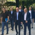 Deo opozicije predao Vučiću zahtev za održavanje vanrednih parlamentarnih i beogradskih izbora