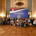 "Ne postoji lepši momenat": Šapić dodelio finansijsku pomoć Grada Beograda roditeljima trojki, četvorki i duplih blizanaca
