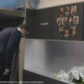 Predsednik Srbije položio cveće u školi „Vladislav Ribnikar“