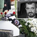 Tužna scena u Aleji: Milinković sahranjen, prijatelj prišao sanduku i na kovčeg ostavio šal Partizana