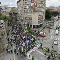 VIDEO Žena se unela u lice reporterki N1 na protestu: Redari su je nakon incidenta ugurali u učesnike protesta