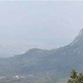Podgorica pod dimom: Građani izlaze samo kada moraju, državne apoteke im dele besplatne maske (Foto)