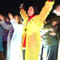 Studenti iz Novog Pazara koji idu u Novi Sad dočekani u Požegi vatrometom i poklicima