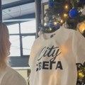 Mi smo City svega, a evo ko će još biti: Imena dobitnika naših majica koje na sebi imaju poruku kojom ispraćamo 2025. godinu…