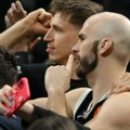 Scena sa meča Partizana postala viralna: Mlađi, ovako se poštuju stariji saigrači