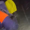 Uznemirujući snimak sa Elbrusa! Spasioci vukli tela stradalih planinara kroz sneg, završena teška akcija evakuacije (video)